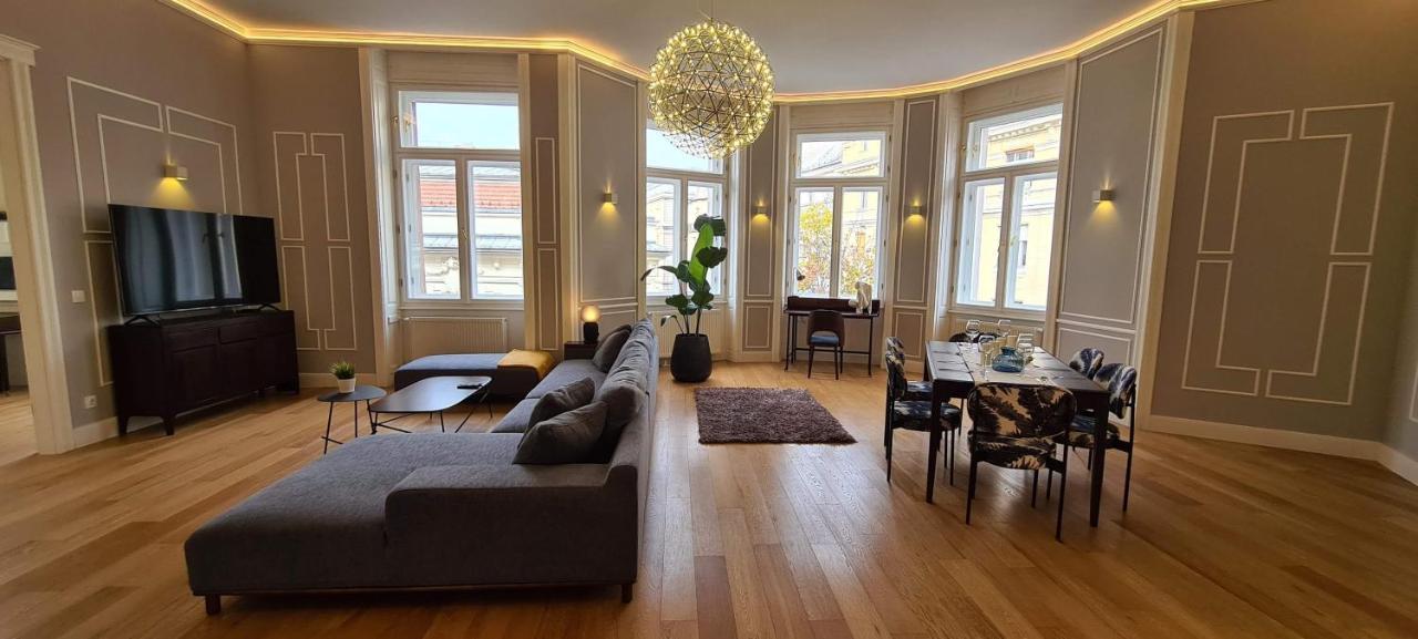 Walking Street Luxurious Huge Apartment Budapest Exteriör bild